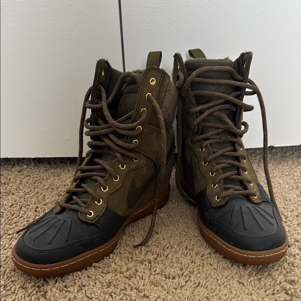 Nike High-Top Boots in Olive and Black